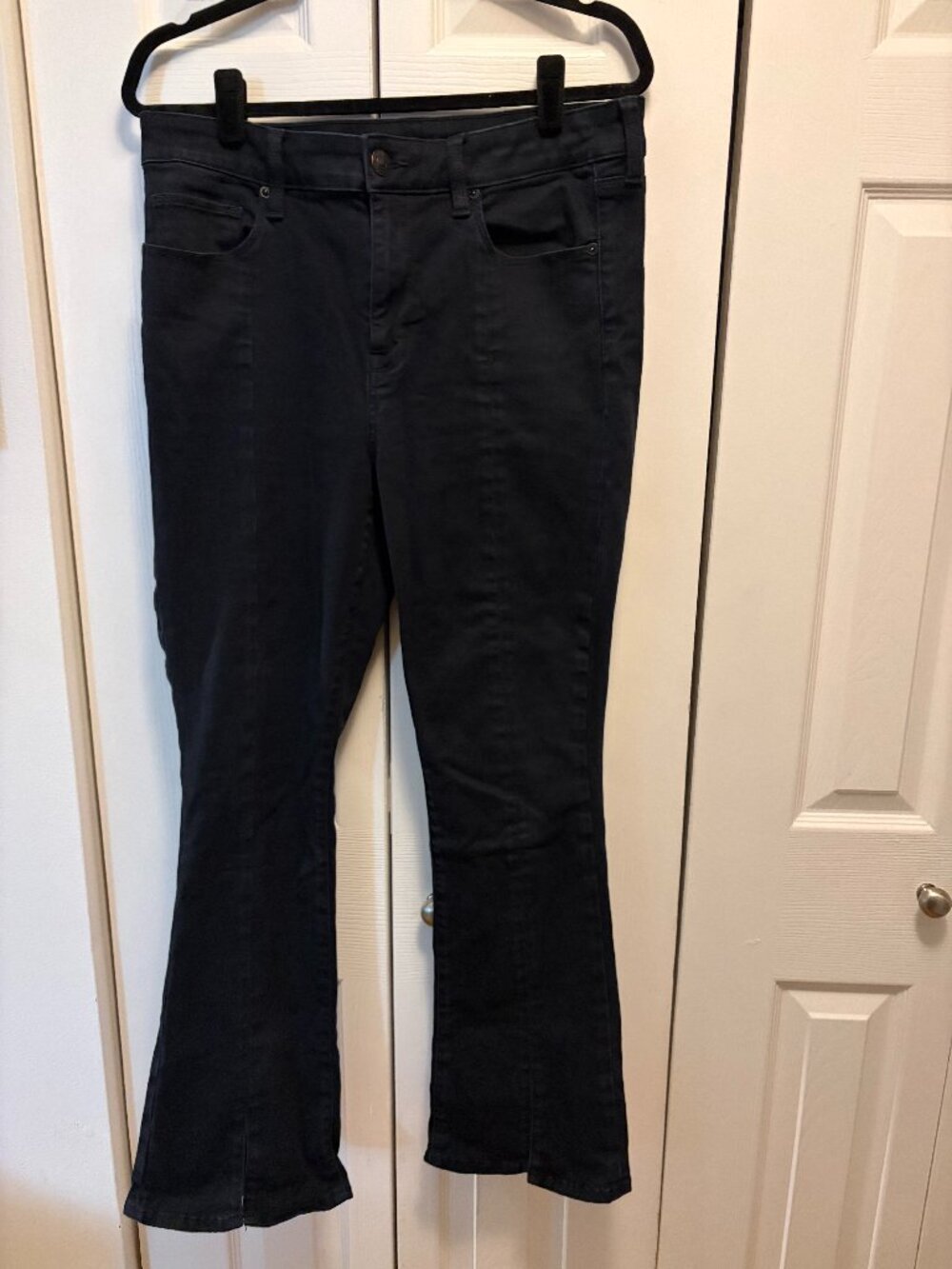 American Eagle Hi-Rise Skinny Kick Jeans — 14 Short — Black — Front Slit & Seams